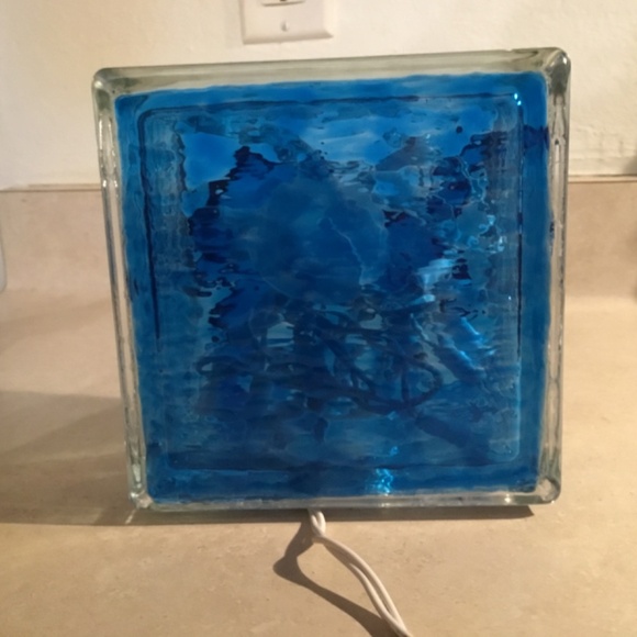 New HandPainted Stained Glass Lions light up block - Picture 4 of 4